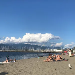 https://heart-of-kitsilano-area5-mins-walk-to-kits-beach.richmond-hotels.com